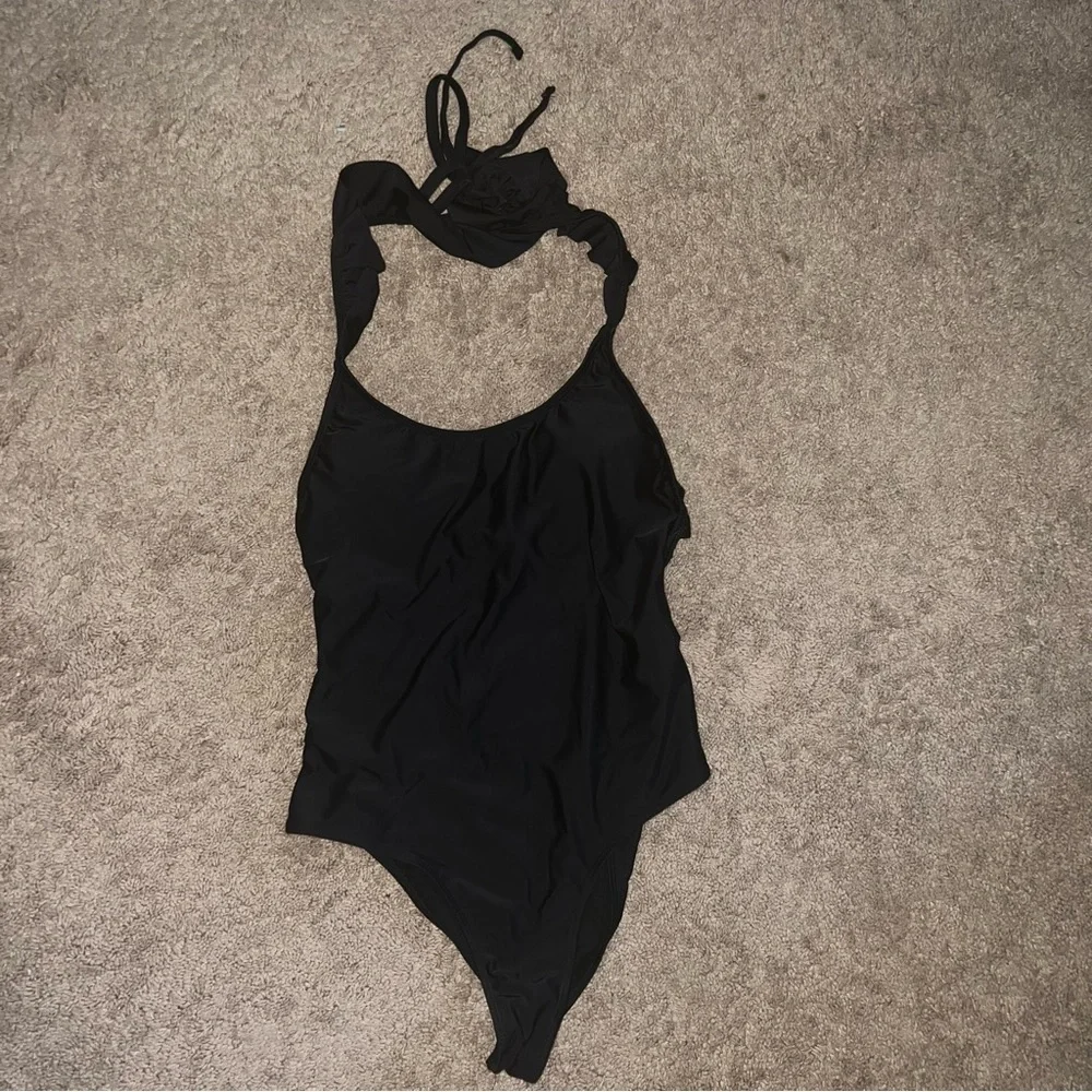 Black Ruffled Strap One Piece Cheeky Swimsuit Size Large